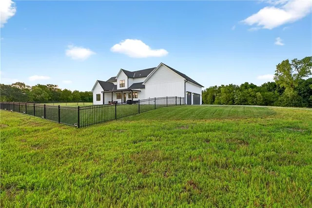 $1,450,000 | 21851 179th Street, Tonganoxie, KS 66086