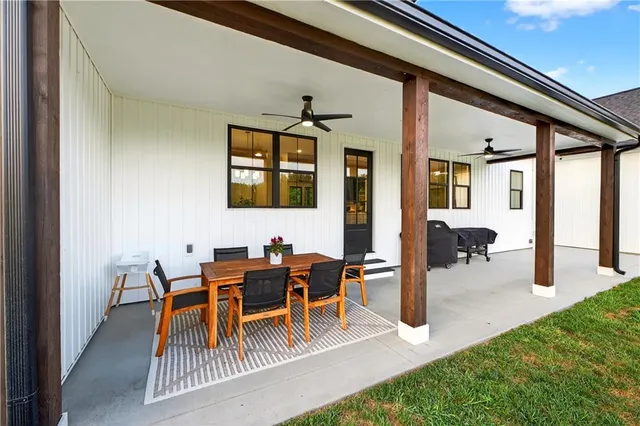 $1,450,000 | 21851 179th Street, Tonganoxie, KS 66086