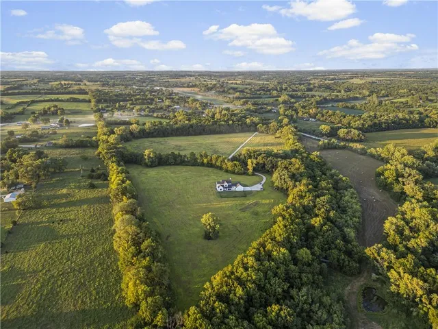 $1,450,000 | 21851 179th Street, Tonganoxie, KS 66086