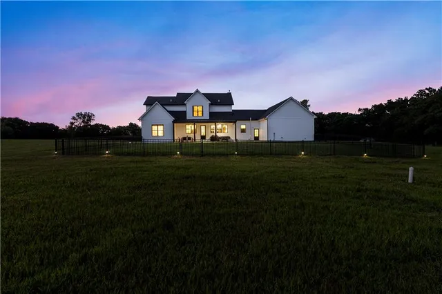 $1,450,000 | 21851 179th Street, Tonganoxie, KS 66086