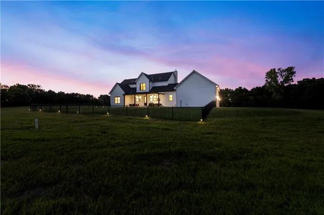 $1,450,000 | 21851 179th Street, Tonganoxie, KS 66086