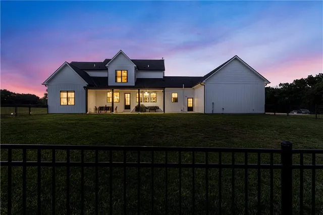 $1,450,000 | 21851 179th Street, Tonganoxie, KS 66086