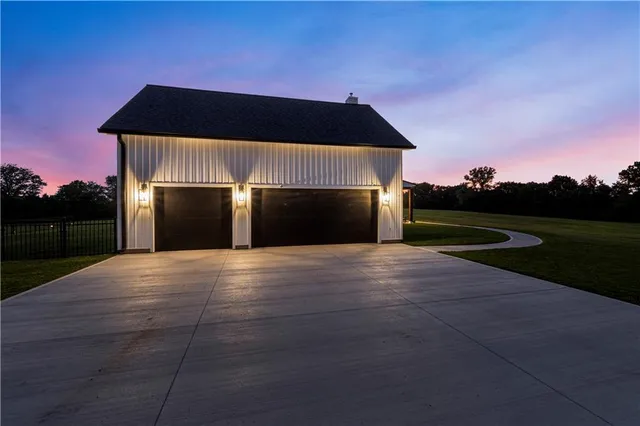 $1,450,000 | 21851 179th Street, Tonganoxie, KS 66086