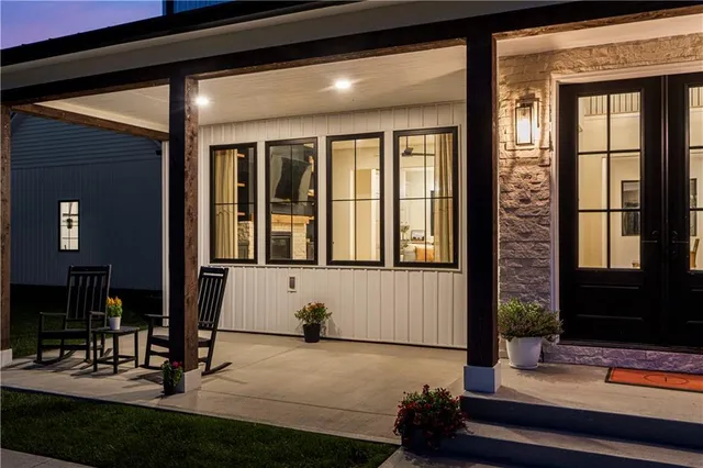 $1,450,000 | 21851 179th Street, Tonganoxie, KS 66086