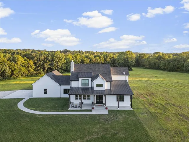 $1,450,000 | 21851 179th Street, Tonganoxie, KS 66086