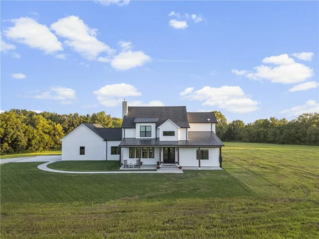 $1,450,000 | 21851 179th Street, Tonganoxie, KS 66086