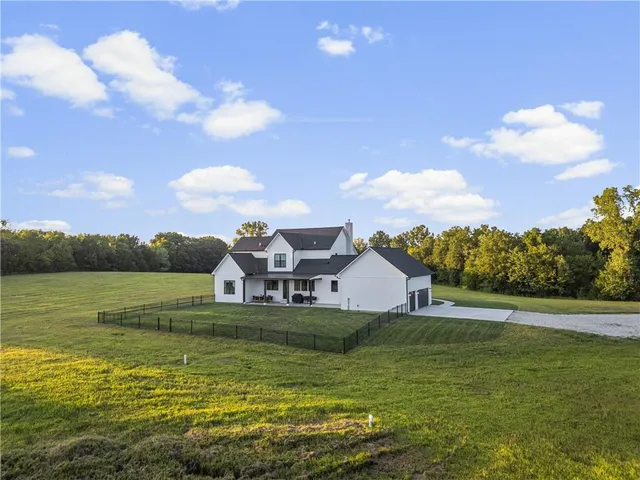 $1,450,000 | 21851 179th Street, Tonganoxie, KS 66086