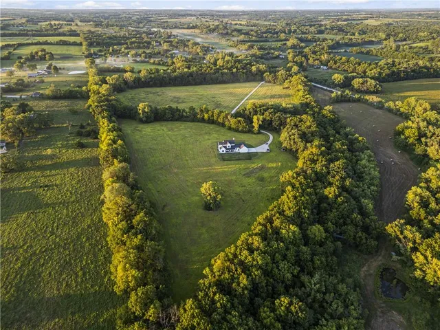 $1,450,000 | 21851 179th Street, Tonganoxie, KS 66086