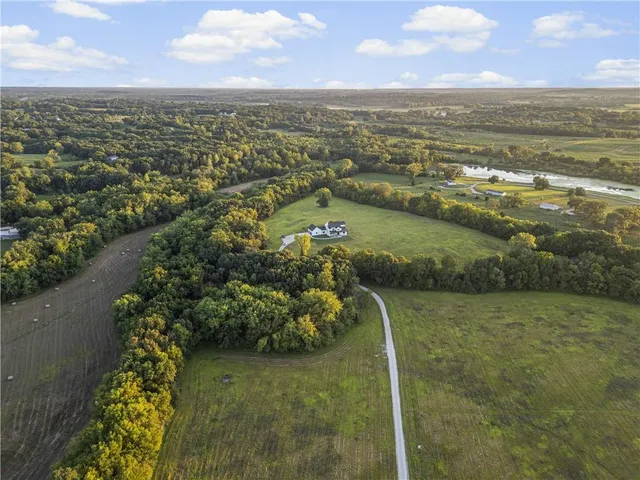 $1,450,000 | 21851 179th Street, Tonganoxie, KS 66086