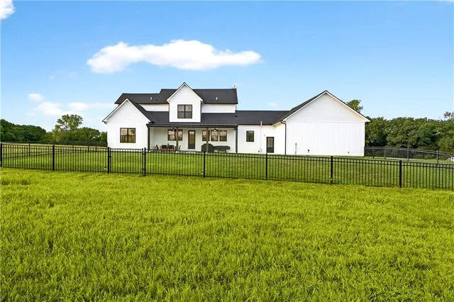 $1,450,000 | 21851 179th Street, Tonganoxie, KS 66086