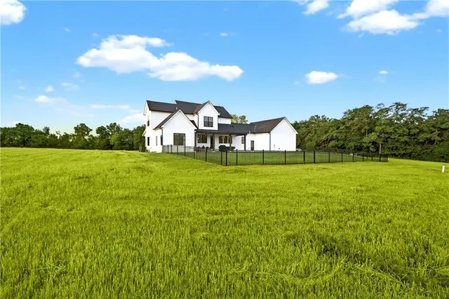 $1,450,000 | 21851 179th Street, Tonganoxie, KS 66086