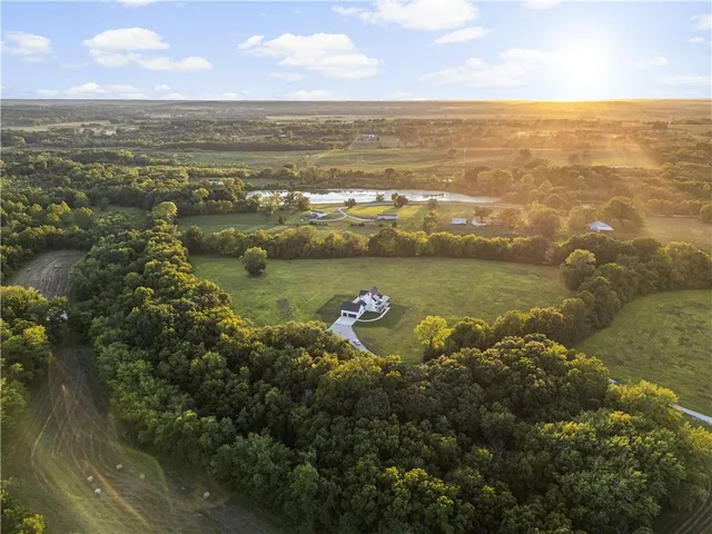 $1,450,000 | 21851 179th Street, Tonganoxie, KS 66086