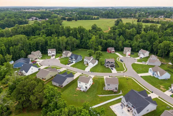 a view of a house with backyard