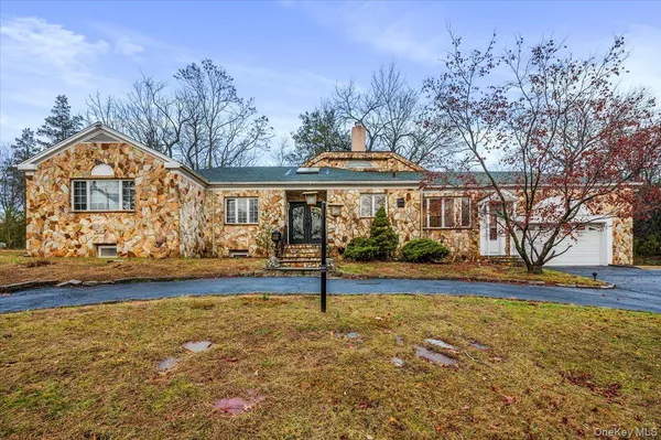 $2,288,000 | 18 Locust Drive, Great Neck, NY 11021