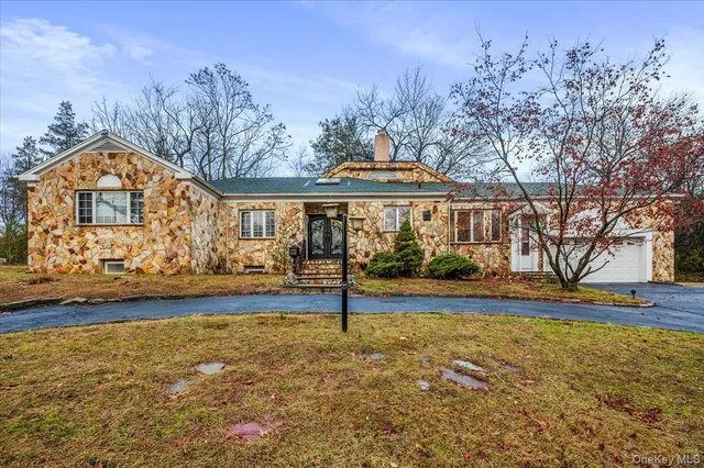 $2,388,000 | 18 Locust Drive, Great Neck, NY 11021