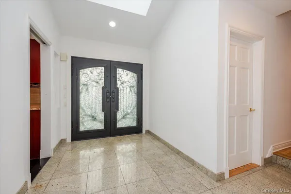 $2,288,000 | 18 Locust Drive, Great Neck, NY 11021
