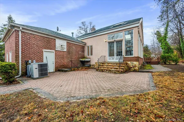 $2,288,000 | 18 Locust Drive, Great Neck, NY 11021