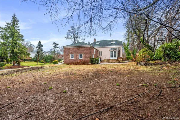 $2,288,000 | 18 Locust Drive, Great Neck, NY 11021