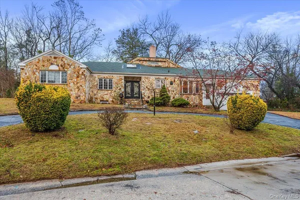 $2,288,000 | 18 Locust Drive, Great Neck, NY 11021