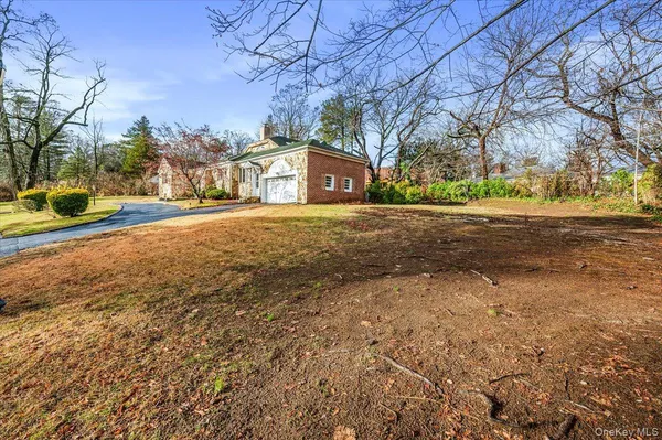 $2,288,000 | 18 Locust Drive, Great Neck, NY 11021