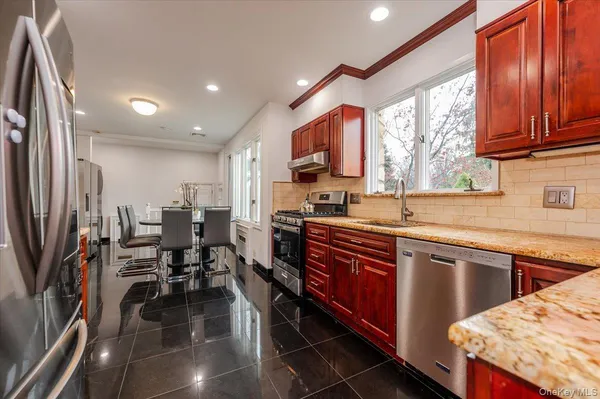 $2,288,000 | 18 Locust Drive, Great Neck, NY 11021