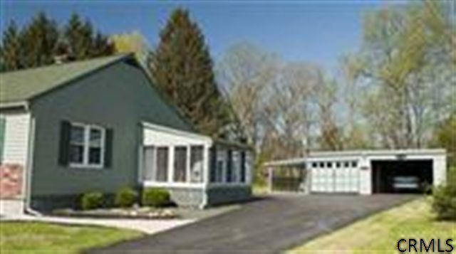 39 Colonial Road Stillwater, NY 12170 - Photo 2 of 15 Photo 2