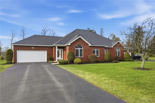 $379,900 | 4883 Waterford Place, Lockport Town, NY 14094