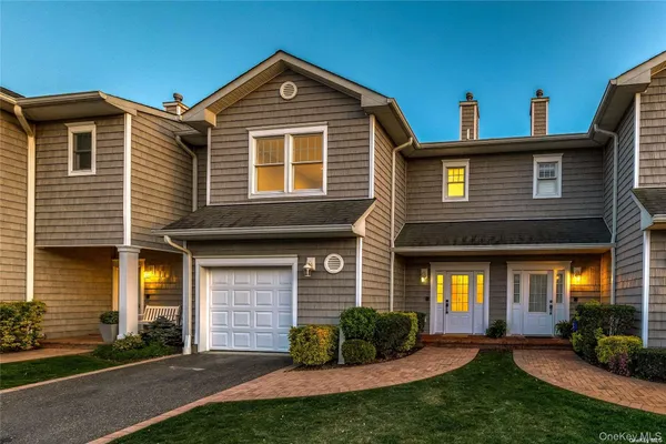 $889,000 | 8 Ocean Watch Court, Freeport, NY 11520