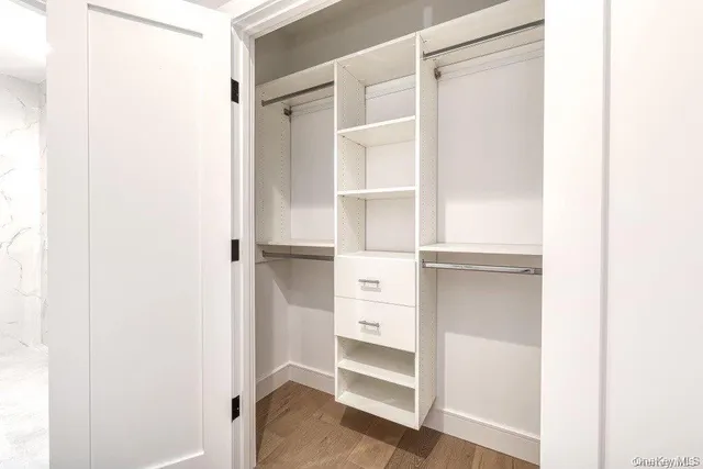 $889,000 | 8 Ocean Watch Court, Freeport, NY 11520