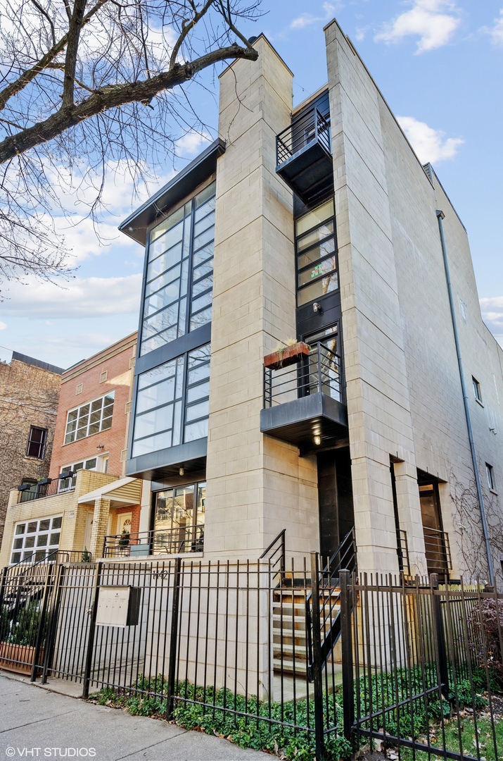 1442 North Mohawk Street, Unit 1 Chicago, IL 60610 - Photo 1 of 15 front view of a house