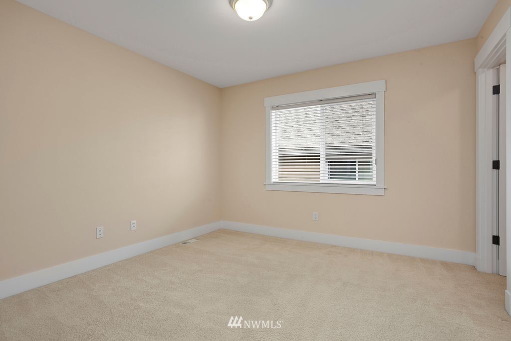 1833 Southeast 8th Street Renton, WA 98057 - Photo 26 of 32