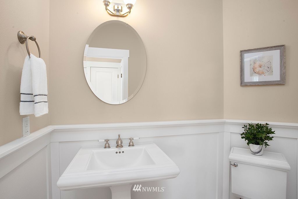1833 Southeast 8th Street Renton, WA 98057 - Photo 6 of 32