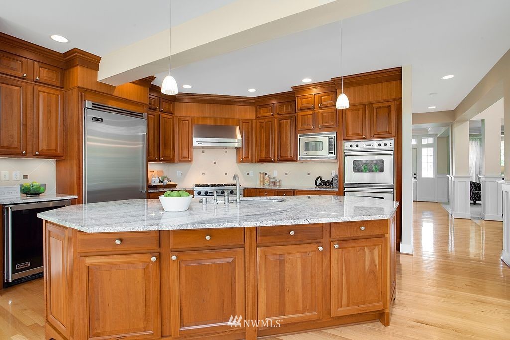 1833 Southeast 8th Street Renton, WA 98057 - Photo 7 of 32