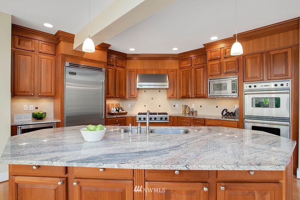 1833 Southeast 8th Street Renton, WA 98057 - Photo 8 of 32