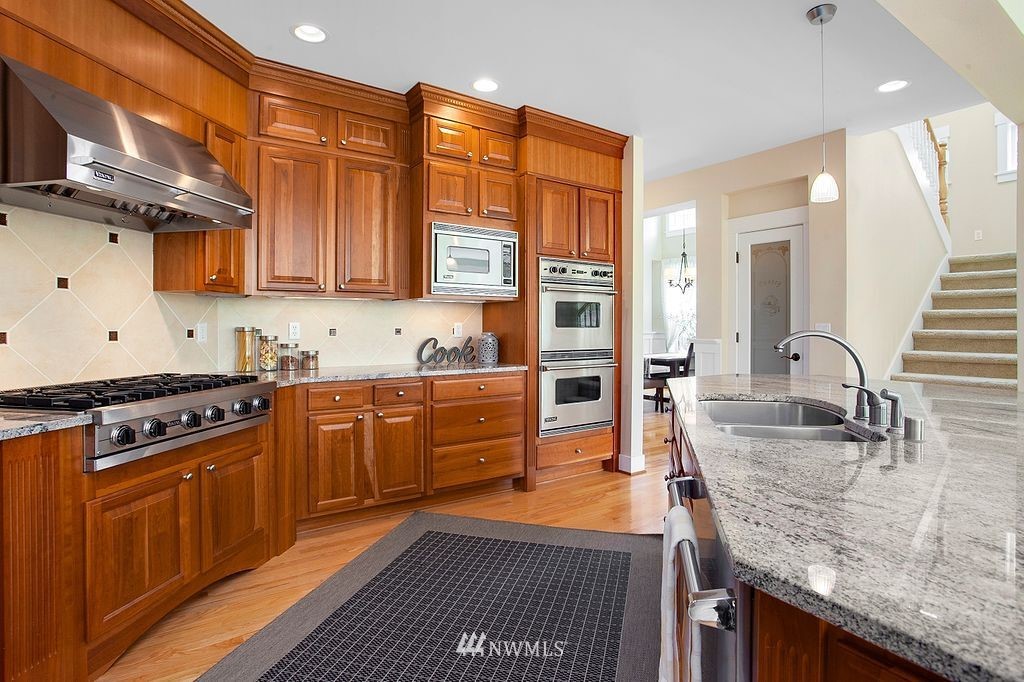 1833 Southeast 8th Street Renton, WA 98057 - Photo 9 of 32