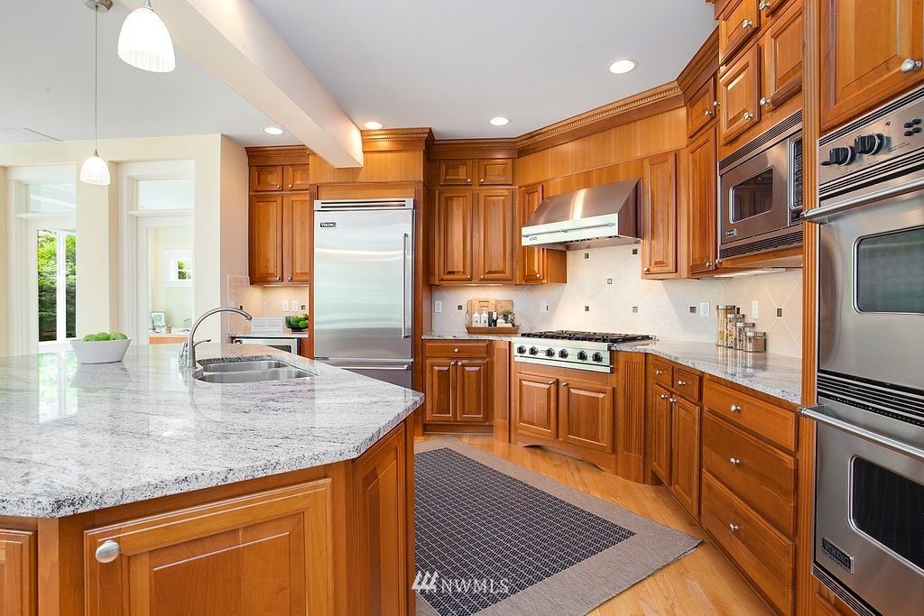 1833 Southeast 8th Street Renton, WA 98057 - Photo 10 of 32