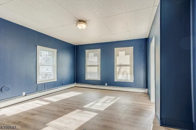 $2,100 | 239 Water Street, Belvidere, NJ 07823