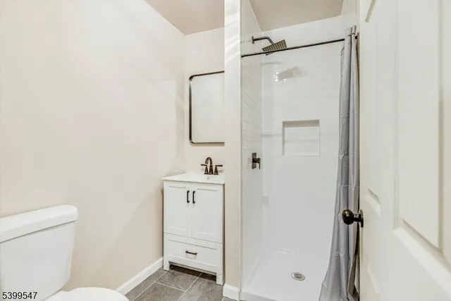 $2,100 | 239 Water Street, Belvidere, NJ 07823