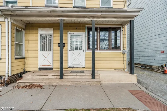 $2,100 | 239 Water Street, Belvidere, NJ 07823
