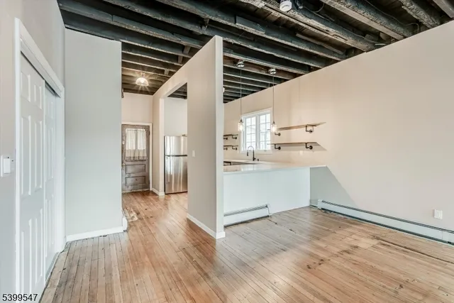 $2,100 | 239 Water Street, Belvidere, NJ 07823