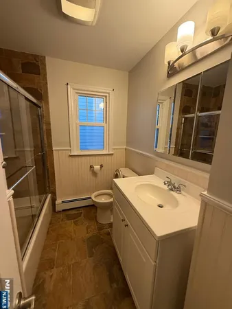 $2,200 | 651 10th Street, Lyndhurst, NJ 07071