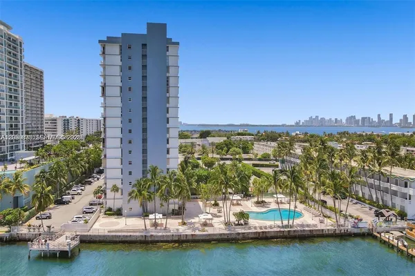 $1,800 | 1865 79th Street Causeway, Unit 1L, North Bay Village, FL 33141