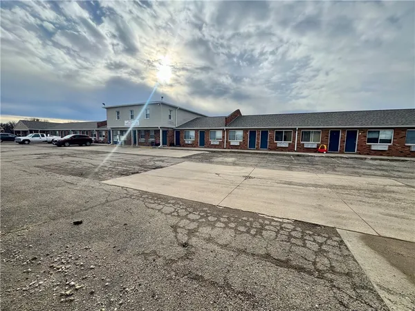 $625,000 | 4211-4213 Lake Land Boulevard, Mattoon, IL 61938