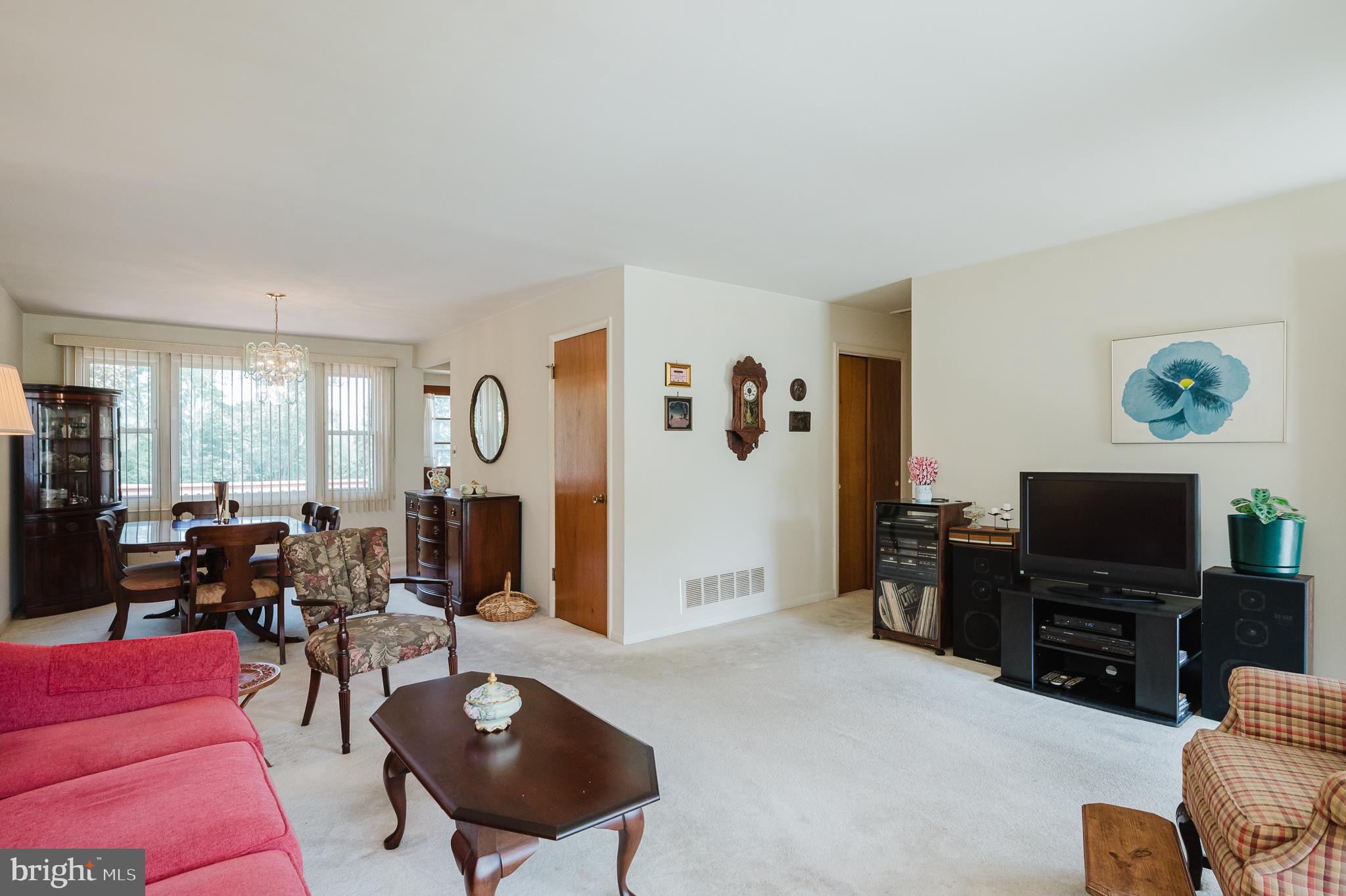 LIVING ROOM INTO DINING ROOM