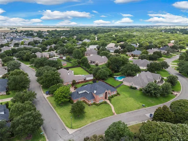 $775,000 | 319 Winding Creek Lane, McGregor, TX 76657