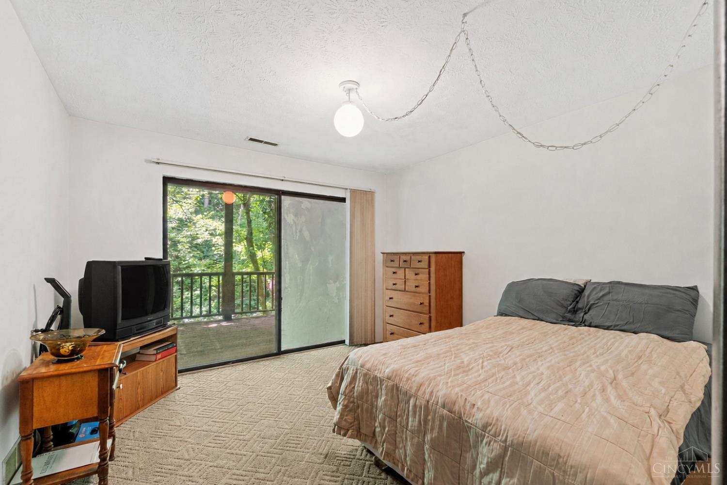 511 West Galbraith Road Cincinnati, OH 45215 - Photo 24 of 36
