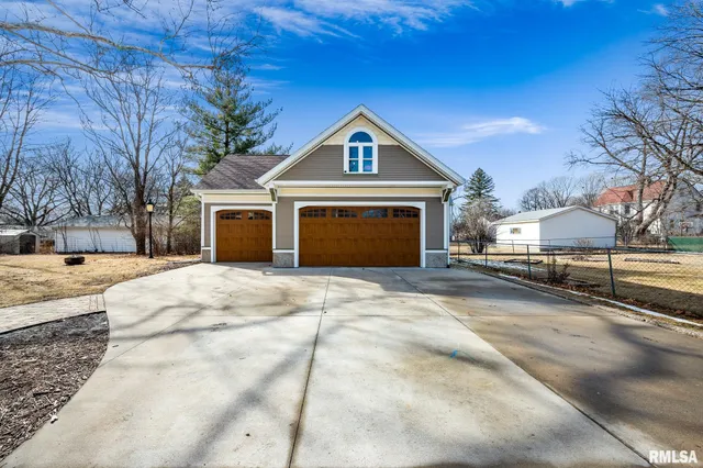 $420,000 | 968 North Broad Street, Galesburg, IL 61401