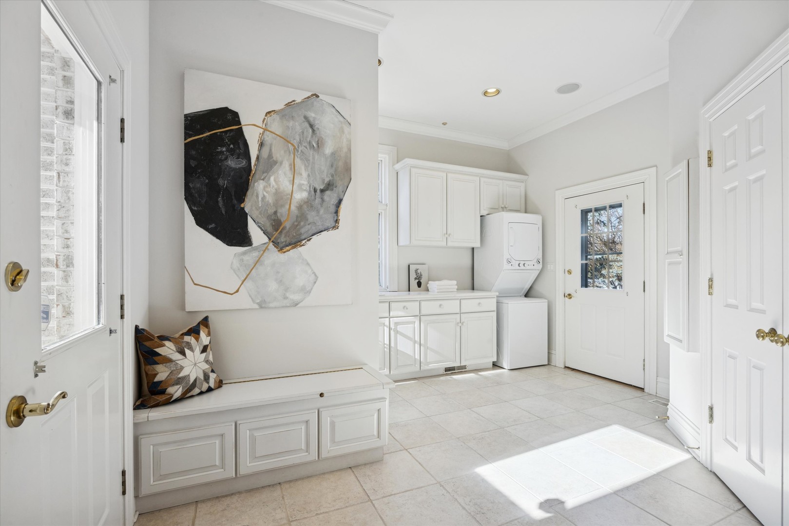 15W260 62nd Street Burr Ridge, IL 60527 - Photo 22 of 48 a room with white cabinets and window