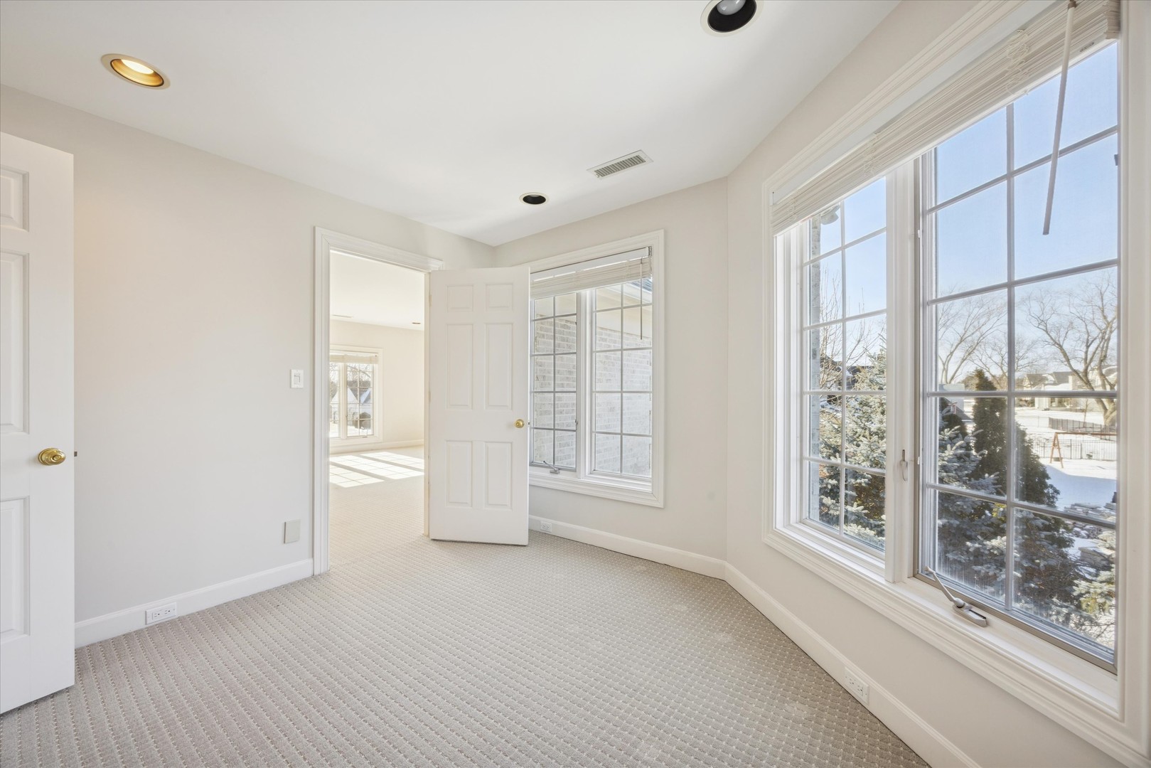 15W260 62nd Street Burr Ridge, IL 60527 - Photo 31 of 48 a view of an empty room with a window