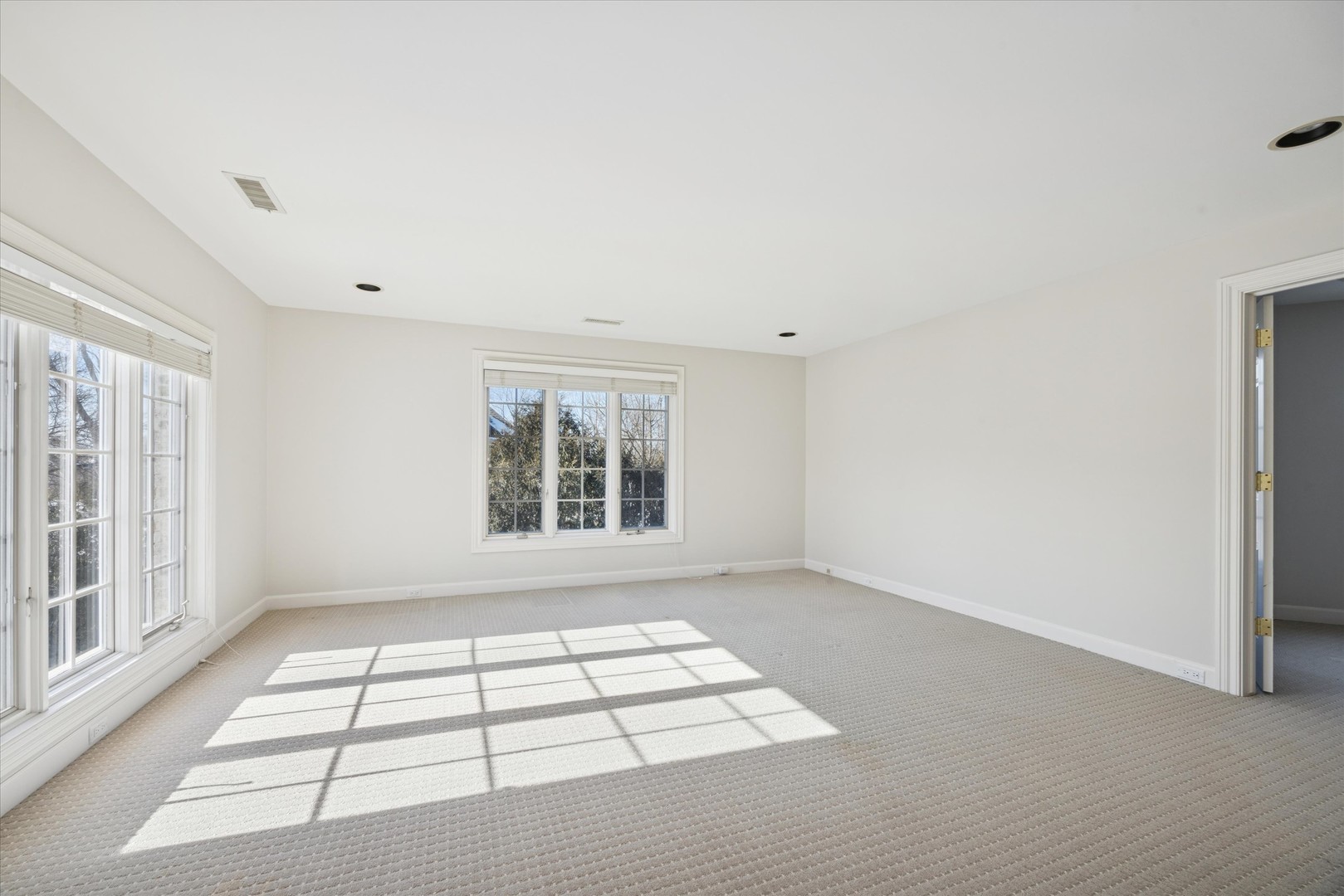 15W260 62nd Street Burr Ridge, IL 60527 - Photo 32 of 48 a view of an empty room with a window